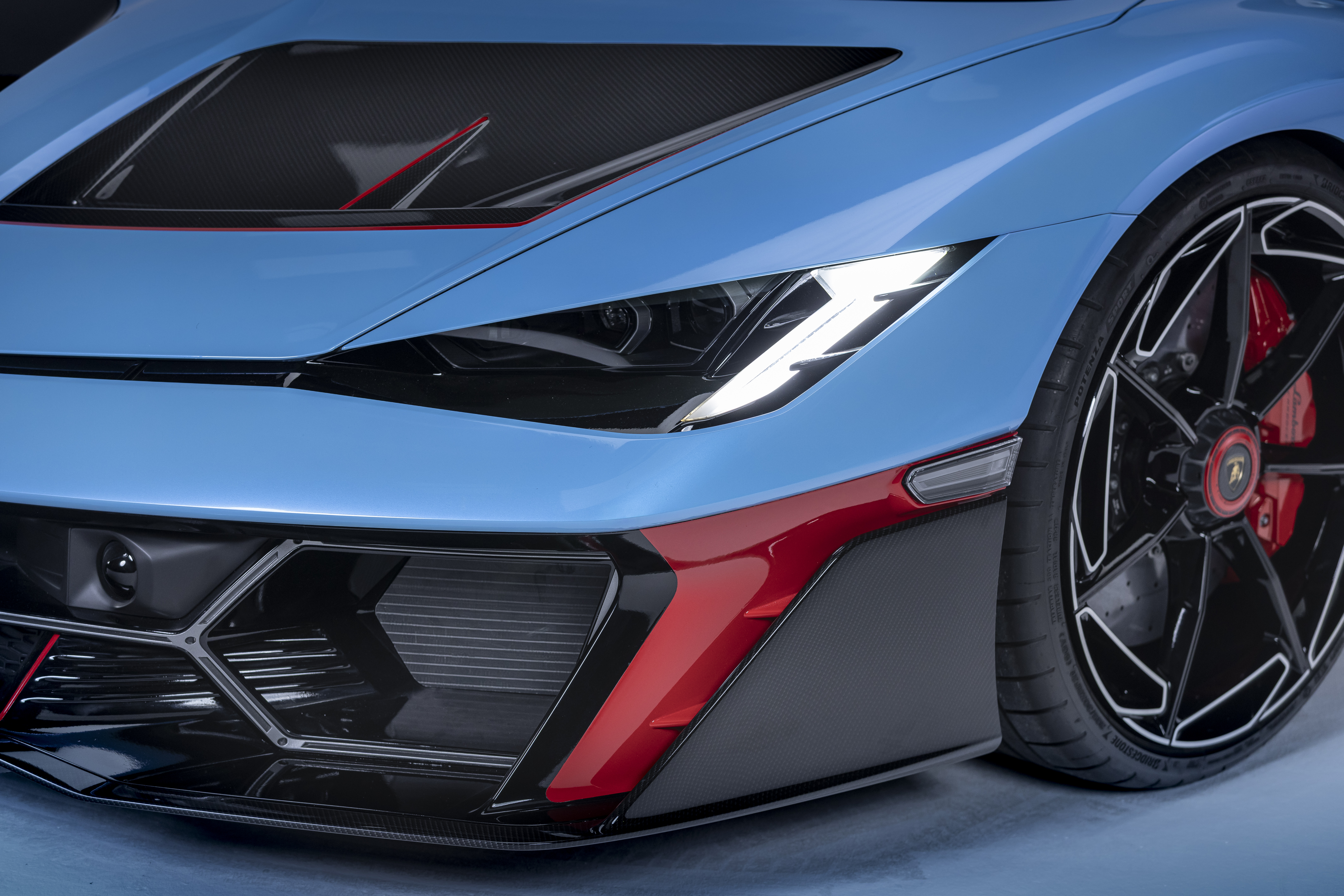 普利司通成為 Lamborghini Fenomeno Roadster 獨家輪胎合作夥伴